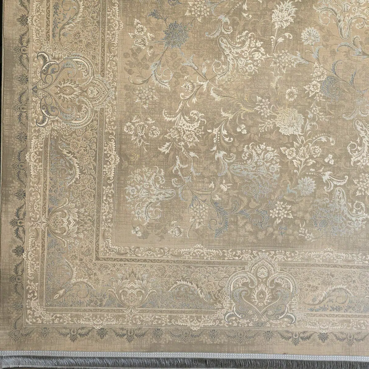 Damascus Heritage Rug – Persian Carpet with Ornate Border Floral Accents