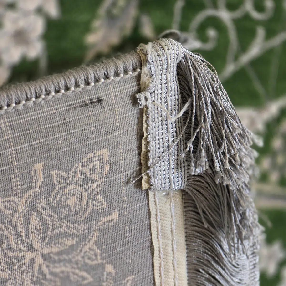 Close-up of the Majestic Carpet’s hand-tied fringe and reinforced backing, showcasing premium craftsmanship and high-quality stitching.