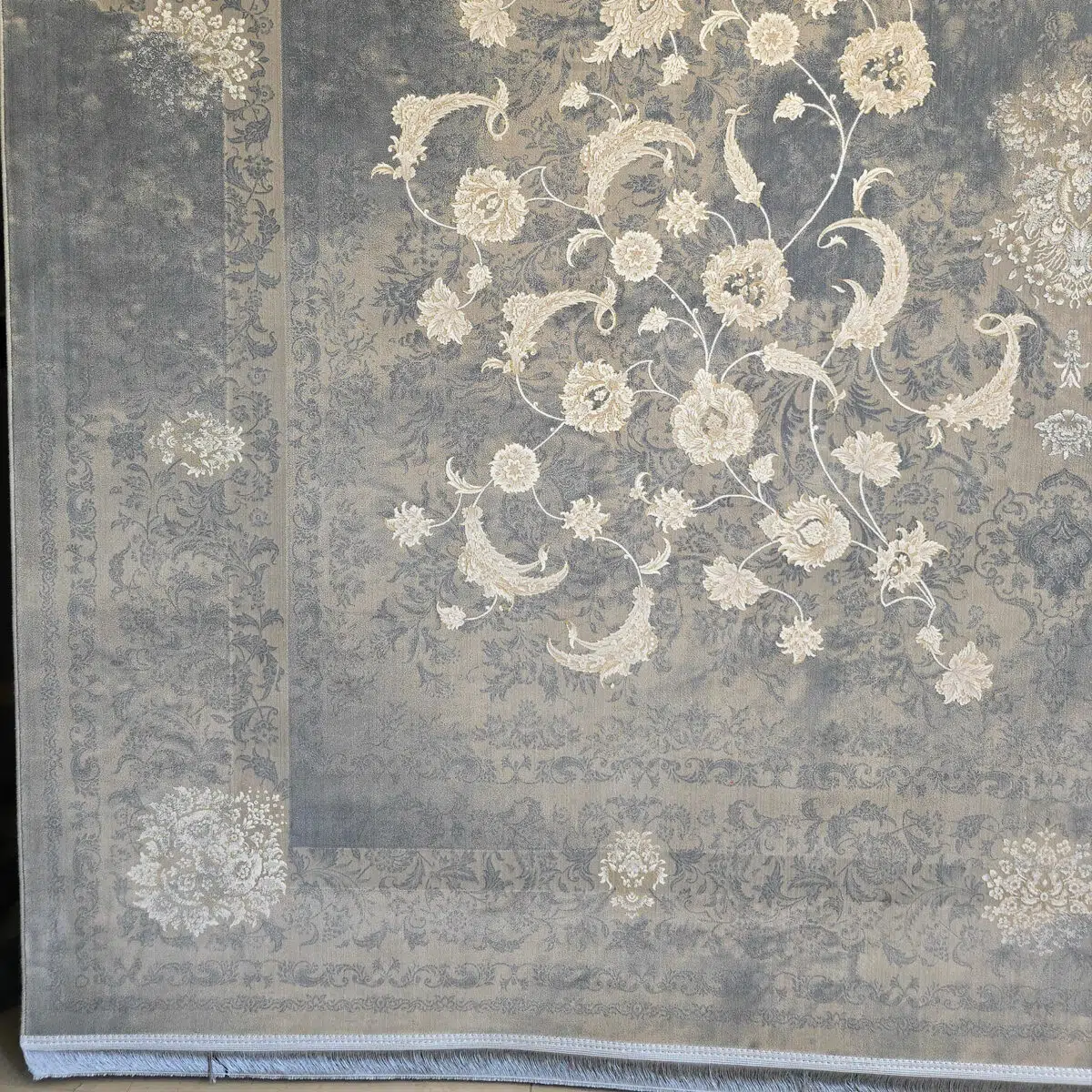 Royal Bloom Carpet – Elegant Floral Border with 1200 Reeds Weaving