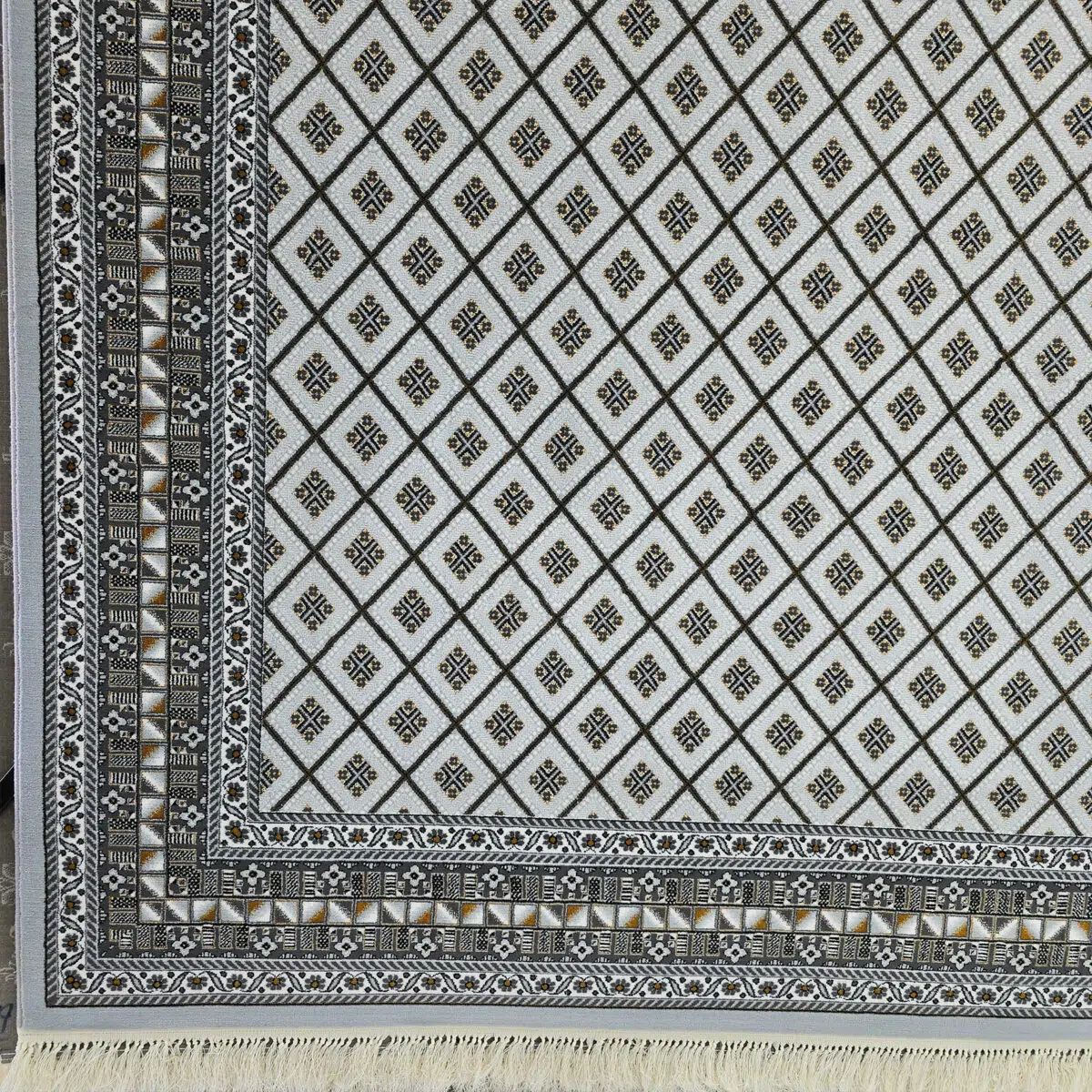 Close-up of the Manama Harmony Carpet’s intricate border with traditional Arabic geometric patterns.