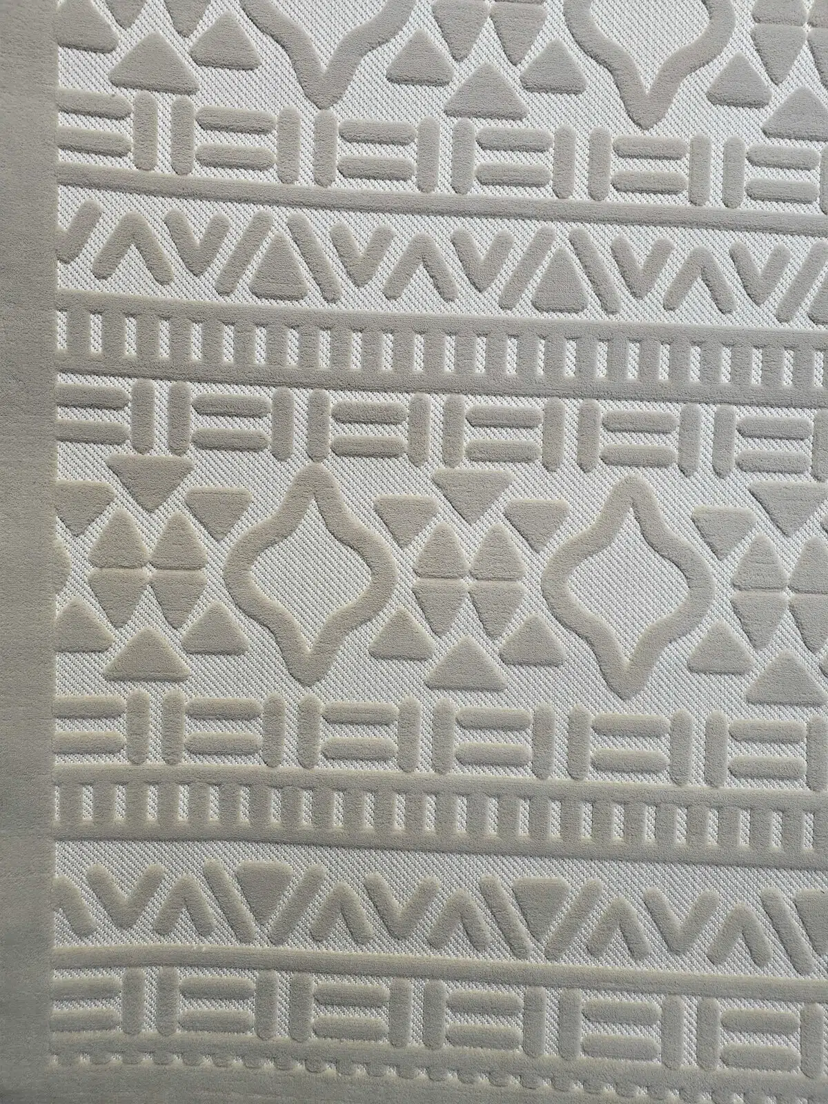 Edge shot showing Eclipse rug’s design and weave structure