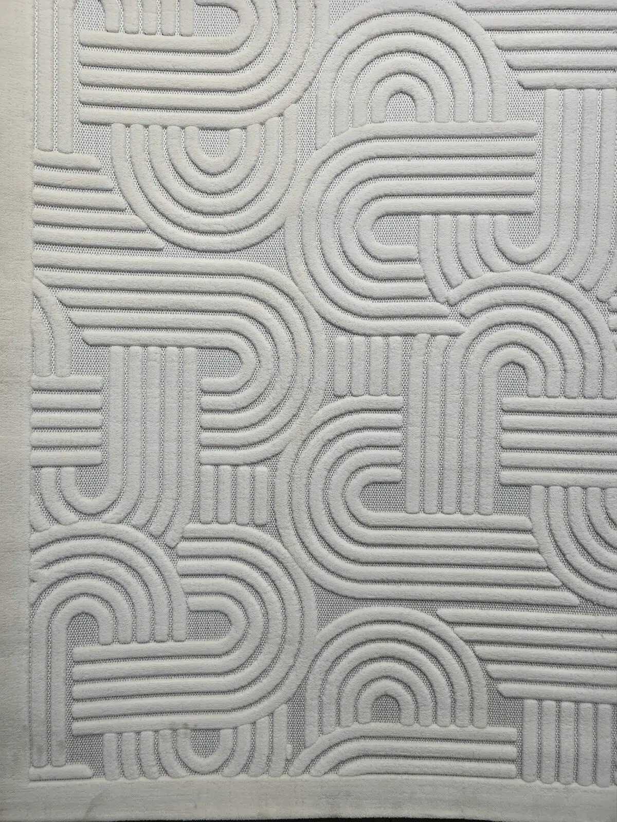 Sirius rug arc-shaped weave with precise finishing