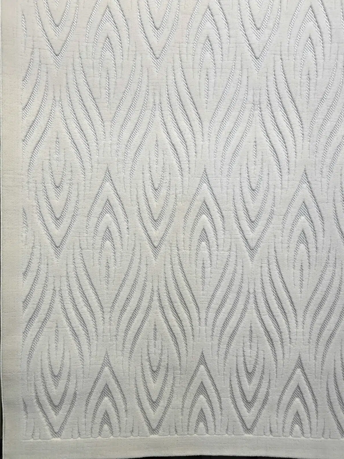 Lower portion of the Titan rug showing repeated natural wave patterns