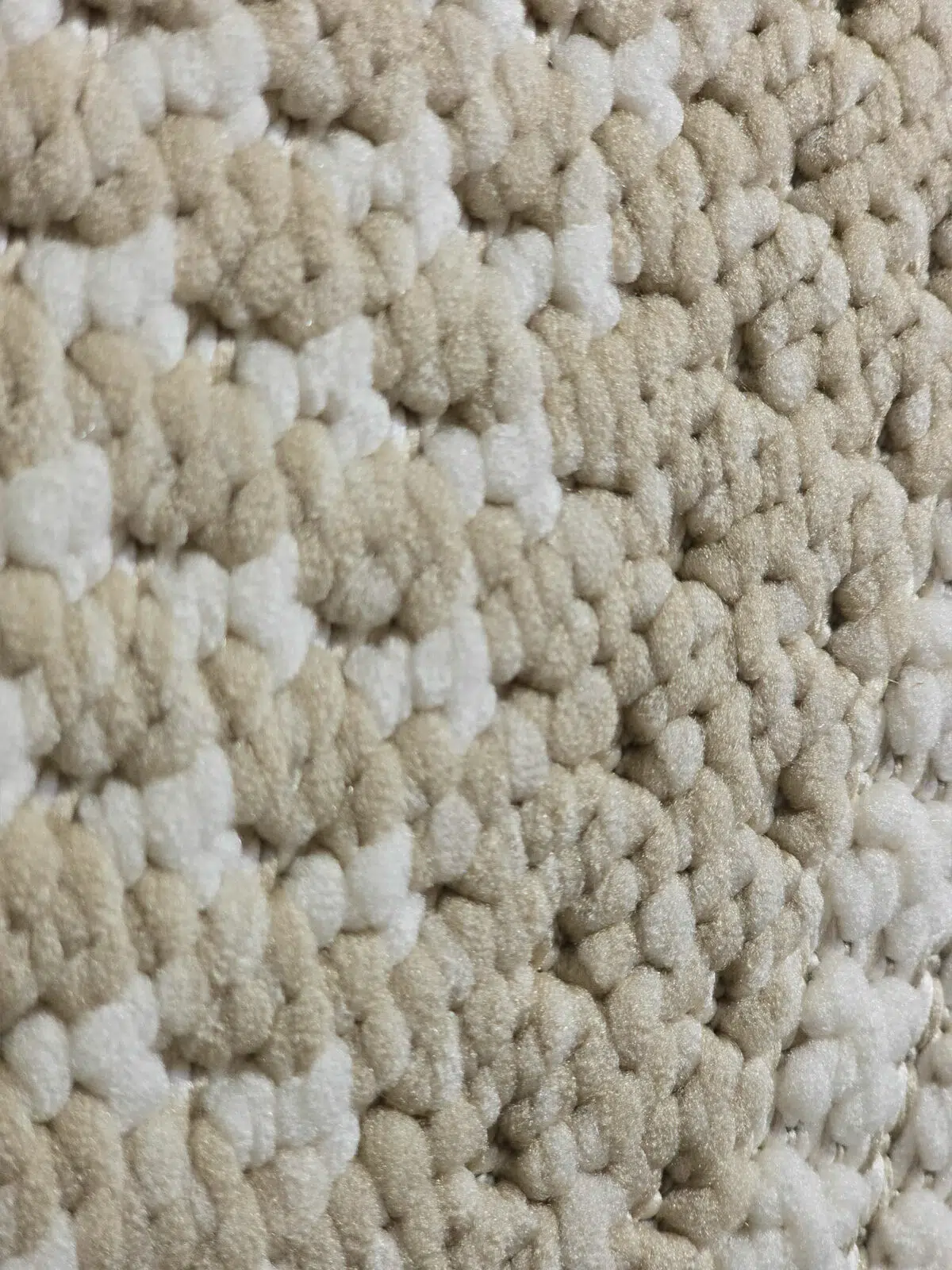Orbit rug close-up showing beige textured corner of the outer frame