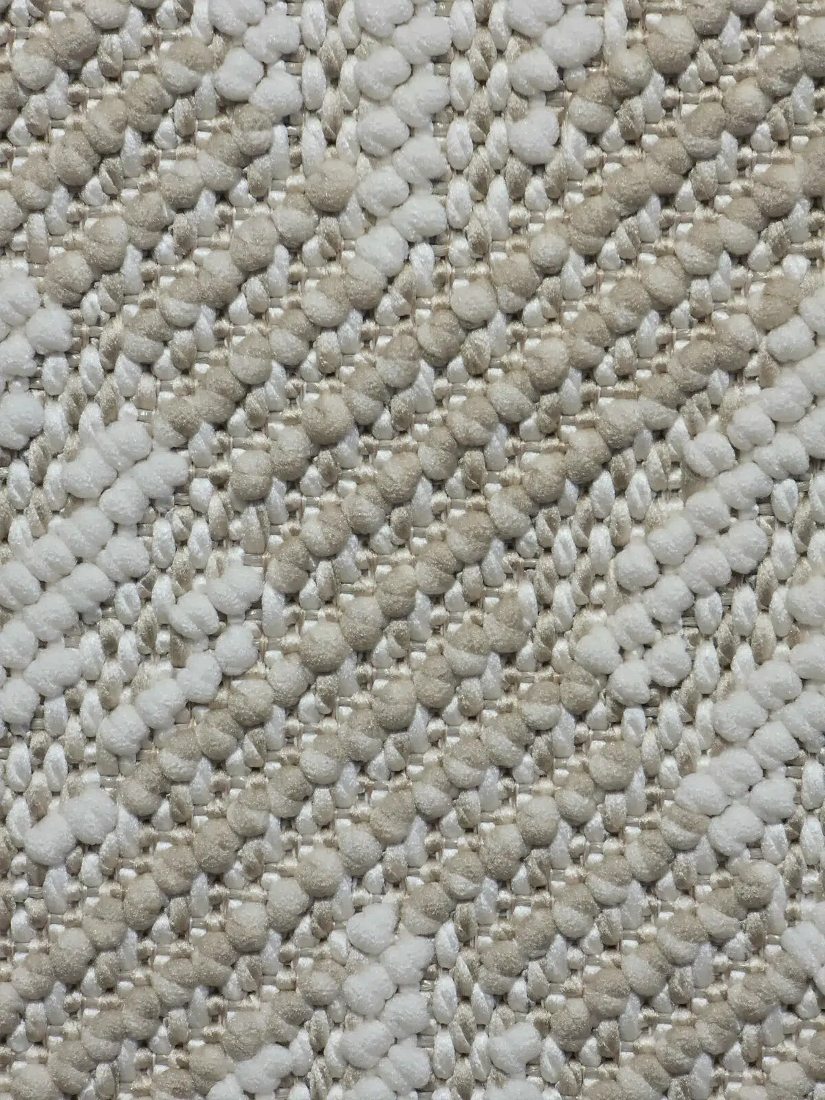 Close-up of the rug’s fiber structure and color blend