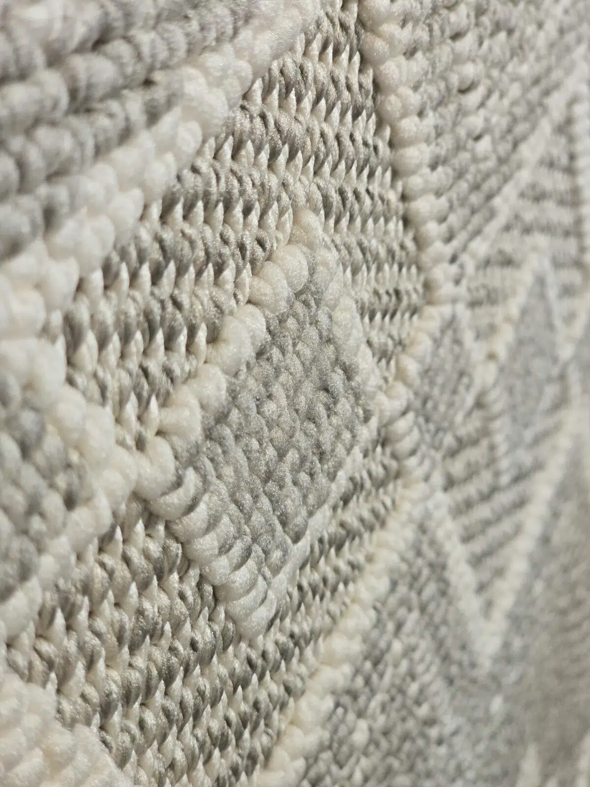 Side angle of rug showing the yarn’s 3D raised pattern