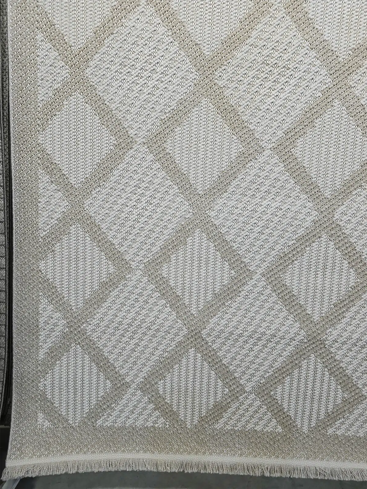 Detailed bottom part of Nocturne rug with fringes